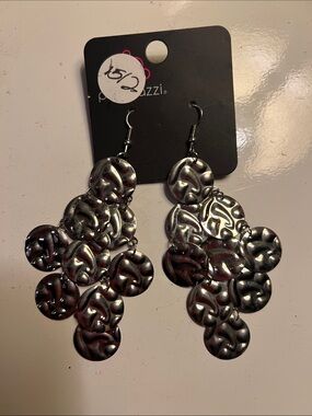 paparazzi Silver Textured Disc Cluster Earrings
